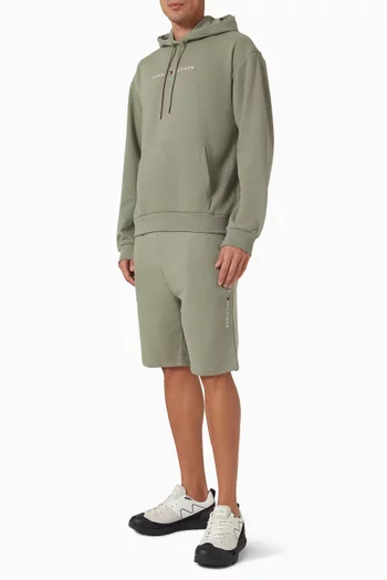 شورت رياضي بشعار الماركة مزيج قطن