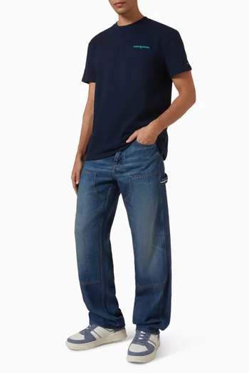 تي شيرت بطبعة شعار الماركة في الخلف قطن