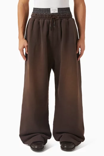 بنطال رياضي بتصميم طبقات وشعار الماركة قطن