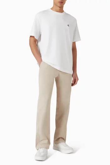 تي شيرت بأحرف الماركة قطن