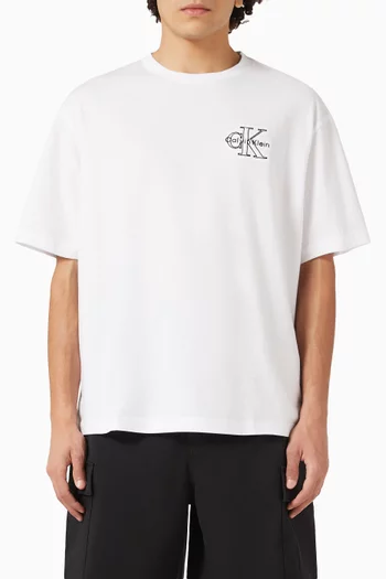 تي شيرت بشعار الماركة قطن