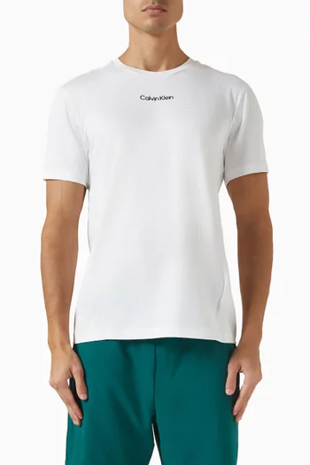 تي شيرت بشعار الماركة