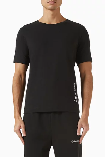 تي شيرت بشعار الماركة