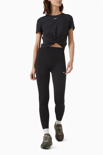 تي شيرت بتصميم ملفوف وتقنية Dri-FIT‏
