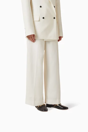 حذاء مفتوح تريس فيفييه مزين بحلية جلد لامع