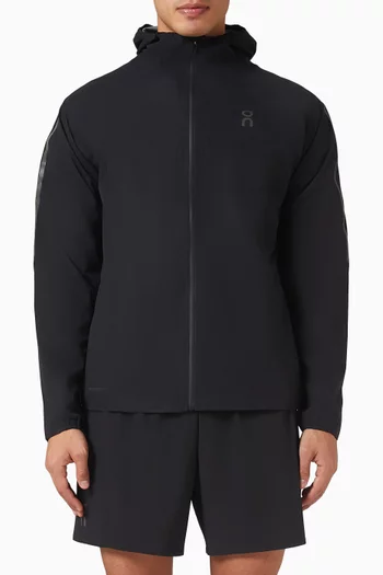 جاكيت بيرفورمانس مقاوم للماء بتقنية GuardTec™‎