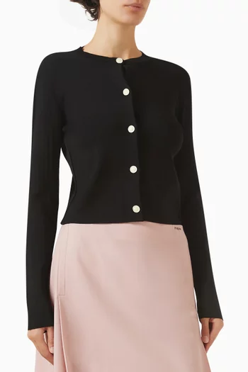 كارديغان بأزرار نسيج