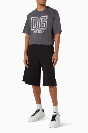 تي شيرت بطبعة شعار الماركة قطن