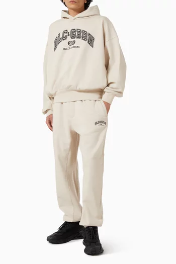 بنطال رياضي بطبعة شعار الماركة جيرسيه