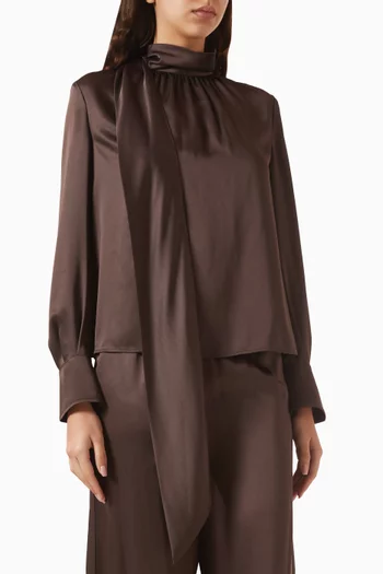 بلوزة فيرونيكا بعقدة ستان