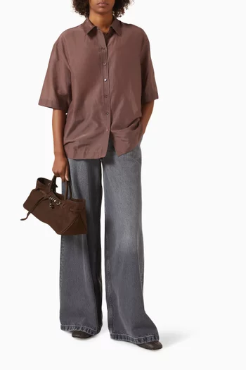 بنطال جينز بقصة ساق واسعة وحزام دينم