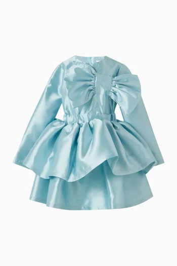 فستان متعدد الطبقات وعقدة بارزة