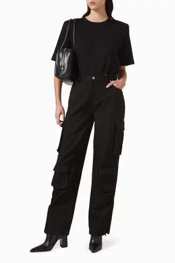 بودي سوت بأكتاف عريضة