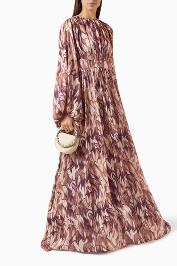 فستان جميلة طويل مزين بنقشة