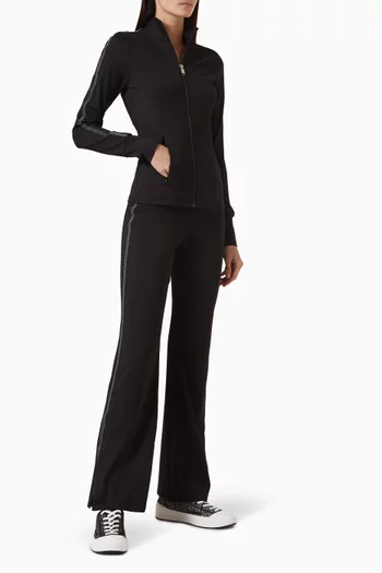 جاكيت بسحّاب وشريط بشعار الماركة