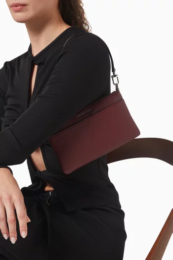 Medium Jet Set Wristlet in Leather