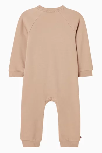 لباس قطعة واحدة برقعة شعار الماركة