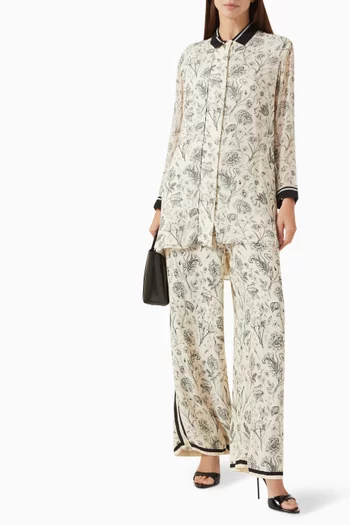 طقم متناسق مزين بنقشة