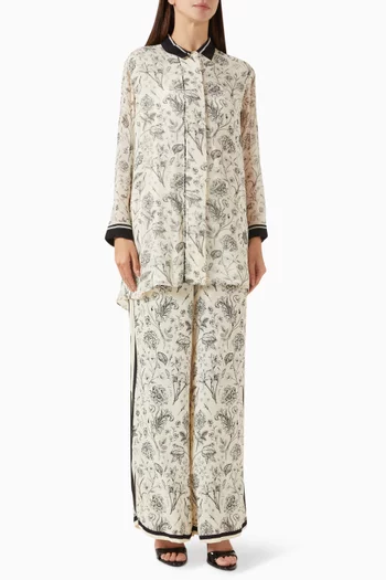 طقم متناسق مزين بنقشة