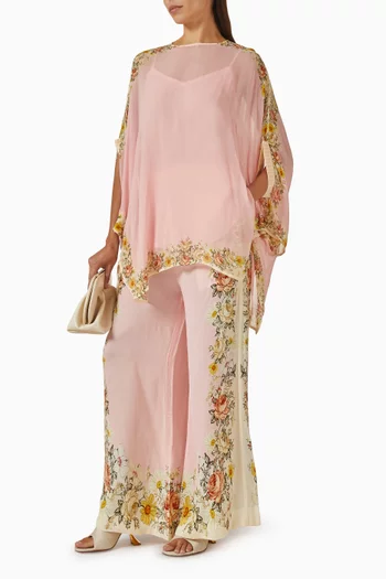 طقم متناسق مزين بنقشة