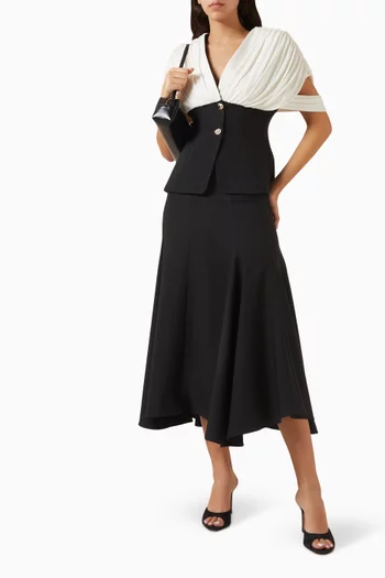 بلوزة بطيات وفتحة رقبة شكل V