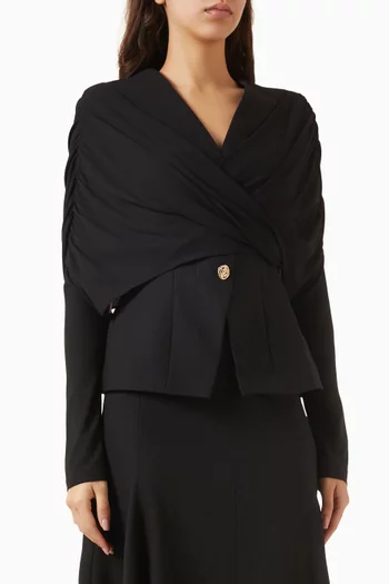 بلوزة بدرابيه بتصميم متقاطع