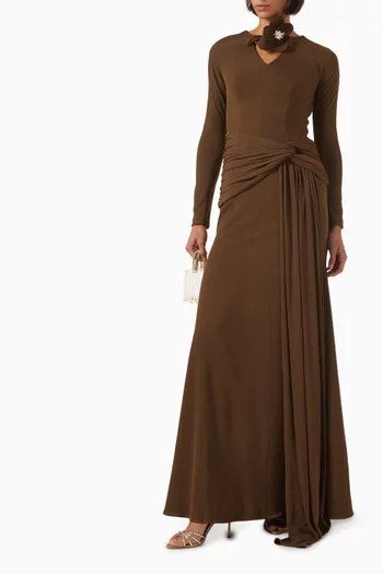 فستان بدرابيه وتطريزات زهور