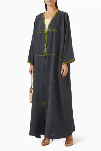 عباية مطرزة