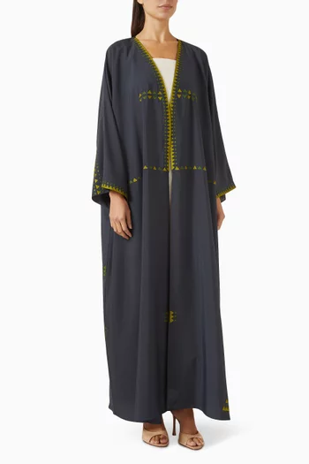 عباية مطرزة