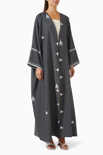 عباية مطرزة