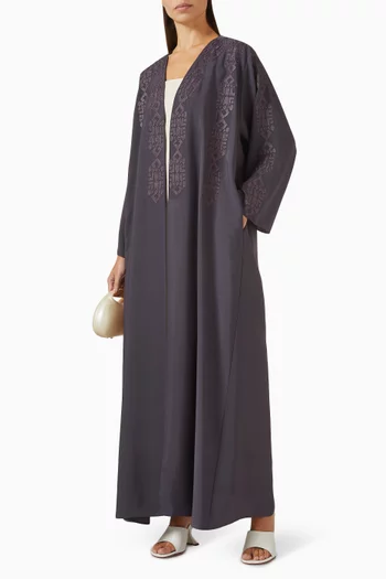 عباية مطرزة