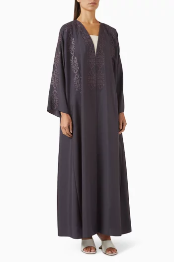 عباية مطرزة