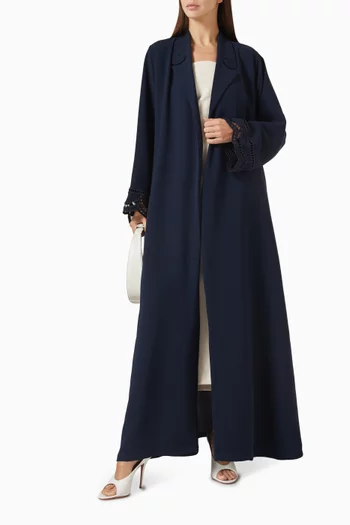 عباية زينة بياقة مستديرة