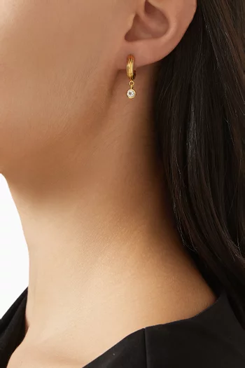 أقراط دائرية نون كونفورميست ميني مرصعة بتوباز فضة إسترلينية مطلية ذهب عيار 18