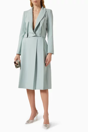 جاكيت قصير بياقة مدببة