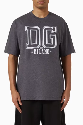 تي شيرت بطبعة شعار الماركة قطن