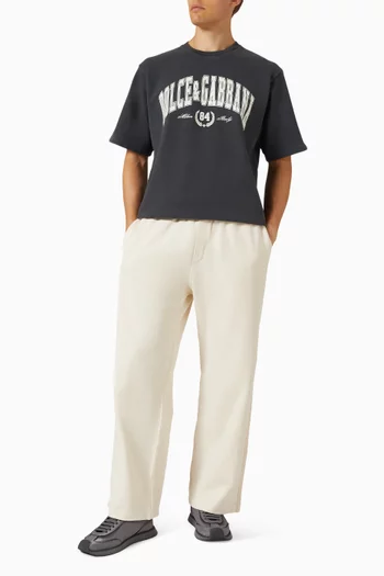 تي شيرت بطبعة شعار الماركة قطن