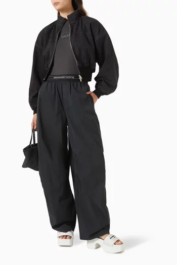 تي شيرت مطرز بشعار الماركة بنمط معكوس قطن