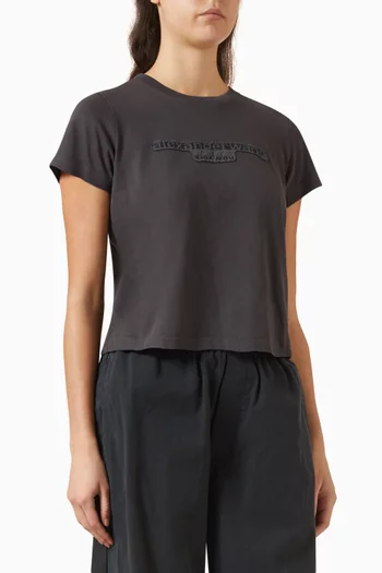 تي شيرت مطرز بشعار الماركة بنمط معكوس قطن