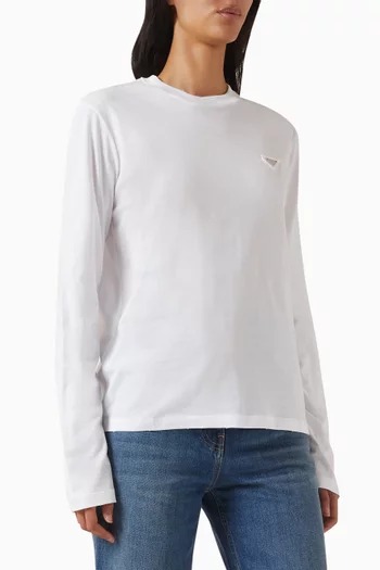 تي شيرت بشعار الماركة وتفاصيل ممزقة قطن وجيرسيه