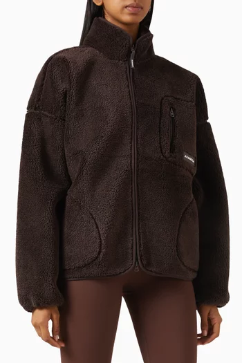 جاكيت بقصة فضفاضة وسحّاب صوف