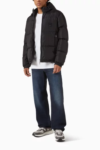 تي شيرت مزين بشعار الماركة قطن