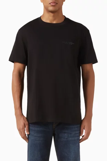 تي شيرت مزين بشعار الماركة قطن