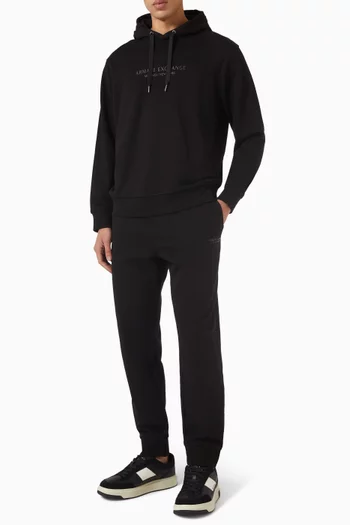 كنزة بغطاء رأس وشعار الماركة قطن