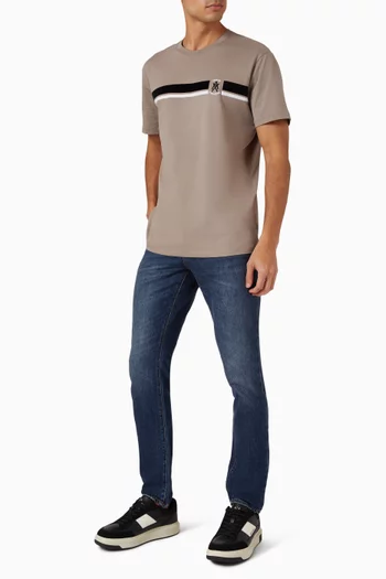 تي شيرت بشعار الماركة قطن