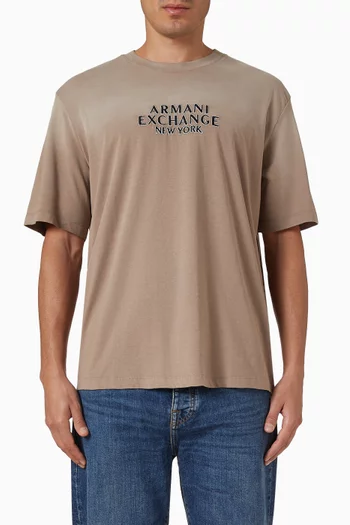 تي شيرت مزين بشعار الماركة قطن