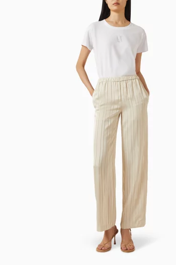 تي شيرت ايكون بويفريند بشعار الماركة قطن