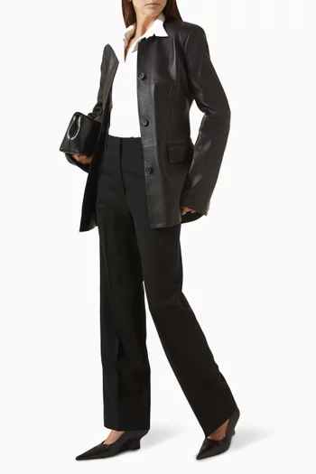 جاكيت بفتحة رقبة بدون ياقة جلد