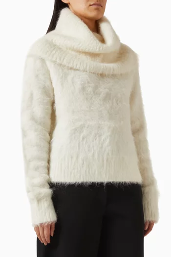 سترة بياقة عالية ومنسوجة من مزيج ألبكة