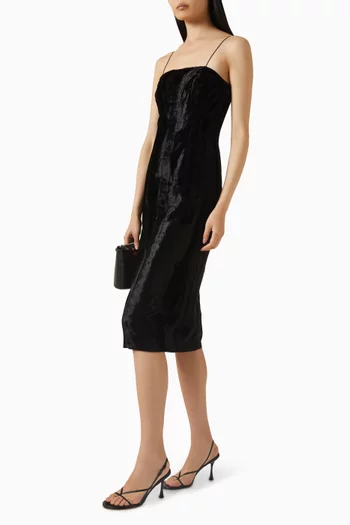 فستان متوسط الطول بقصة ضيقة شعر مهر صناعي